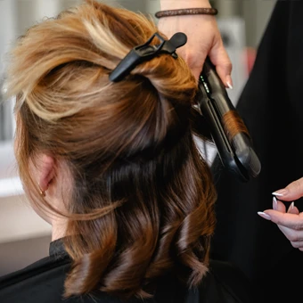 Locken-Styling im Salon Kaiserreich Hairstyle